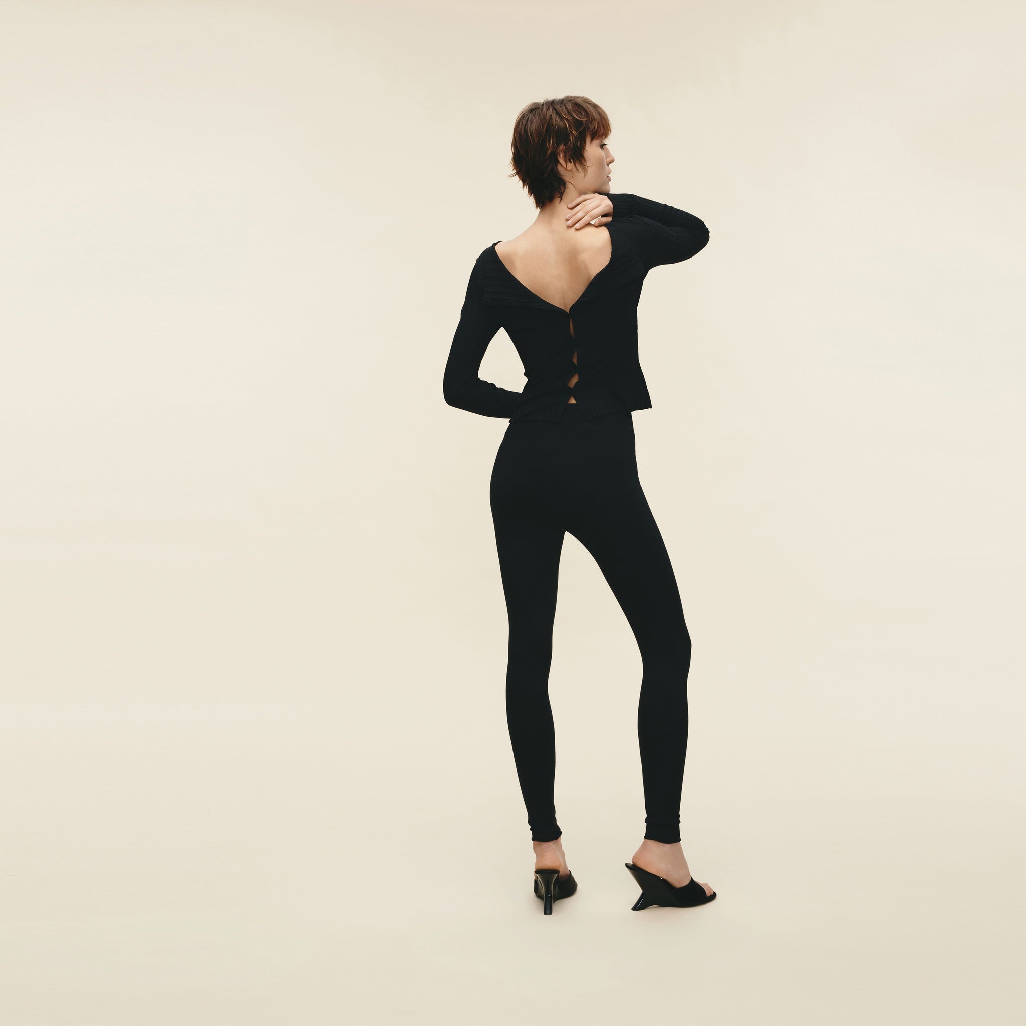 Wool-Blend High-Stretch Ribbed Cardigan,Classic black